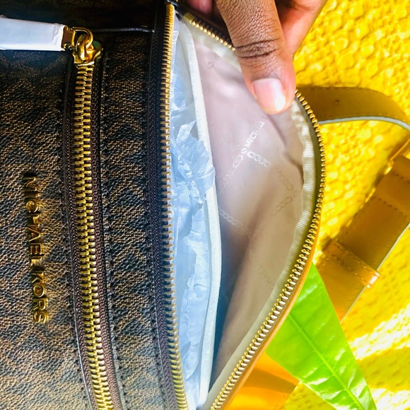 MICHAEL Michael Kors Fanny Pack! :) - Picture 6 of 6